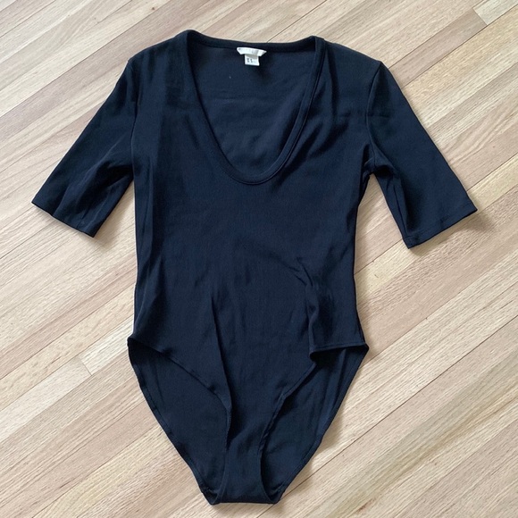 EUC H&M black low cut Bodysuit with 3/4 sleeves - Picture 1 of 5